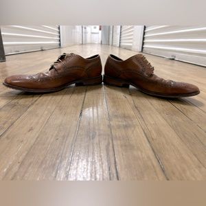 Mens wing tip dress shoes